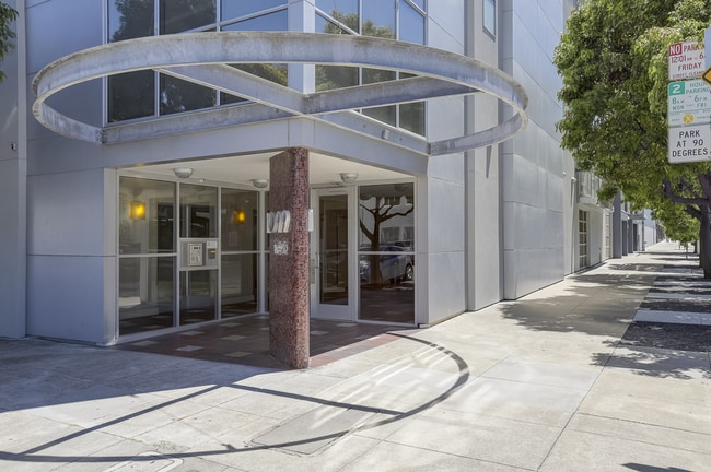 Building Photo - Luxurious Live/Work Loft in great DogPatch...