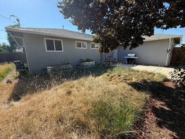 Building Photo - Fully Furnished 3BR/2BA Sacramento Home |  Flexible 3–12 Month Leases