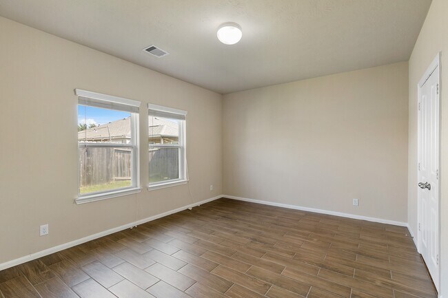 Building Photo - 10903 Woodwind Shadows Dr