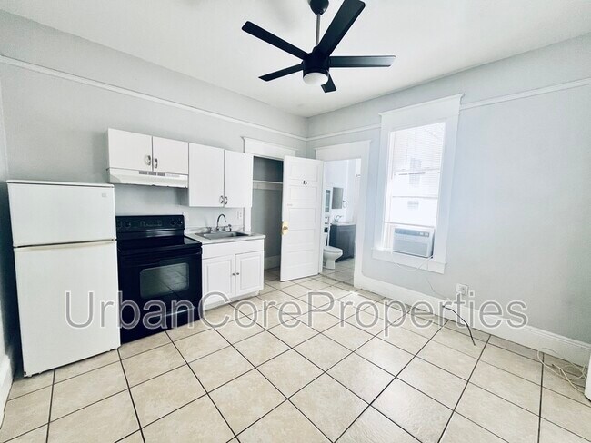 Building Photo - 419 4th St N
