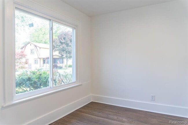 Building Photo - 21200 Collingham Ave