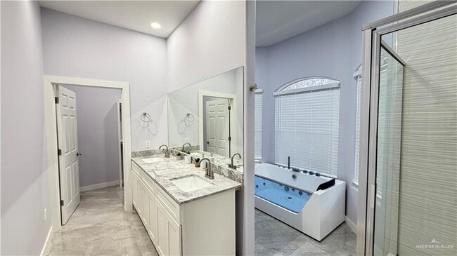 Building Photo - 30 Lilac Ave