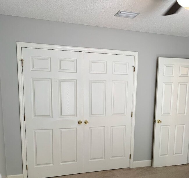 Building Photo - Beautiful 4-Bedroom Valdosta Home with Sun...