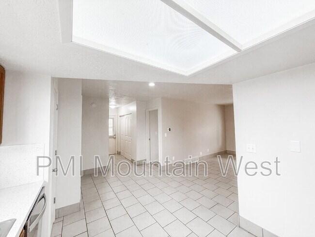 Building Photo - 142 N 200 W
