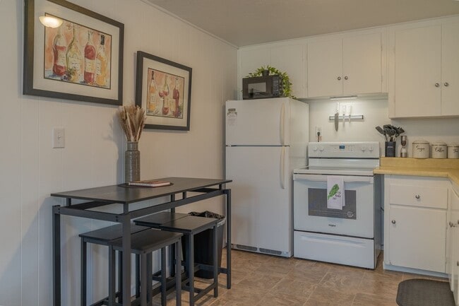 Building Photo - Fully Furnished and comfortable! Short Ter...