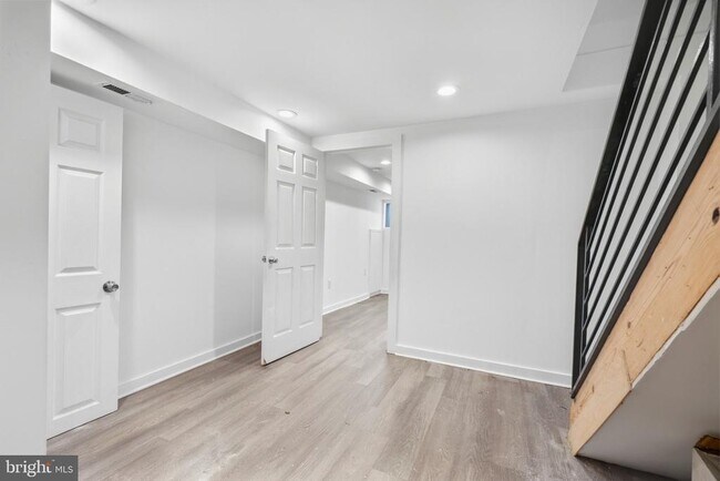 Building Photo - 810 Diamond St