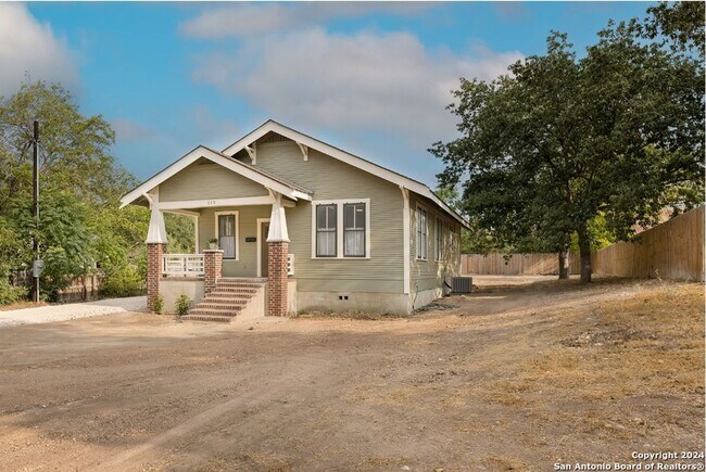Primary Photo - Hill Country Retreat