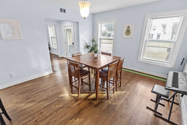 Building Photo - 3321 Charleston St