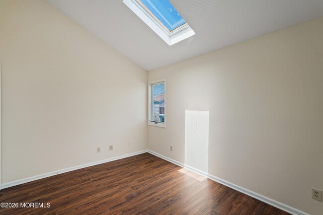 Building Photo - 105 Mt Ln