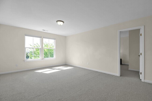 Building Photo - Spacious 3 Bedroom Home with Loft, Elegant...
