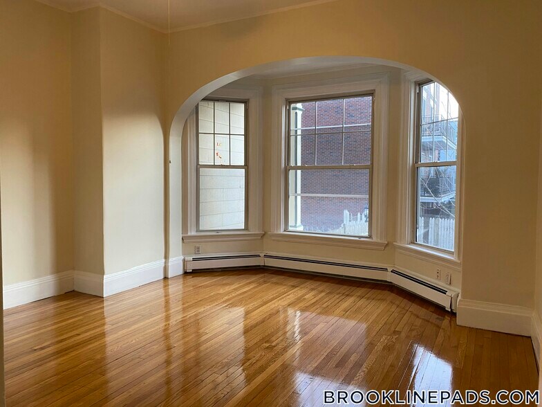 Primary Photo - 38 Babcock St