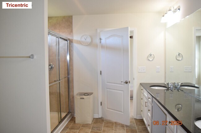 Building Photo - 49577 Shoreline Dr
