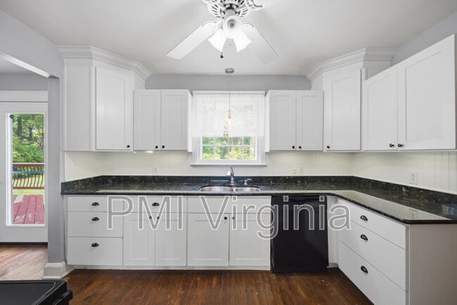 Building Photo - 400 Kemp Ln