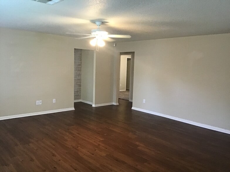 Building Photo - 5602 Darby Square Trl