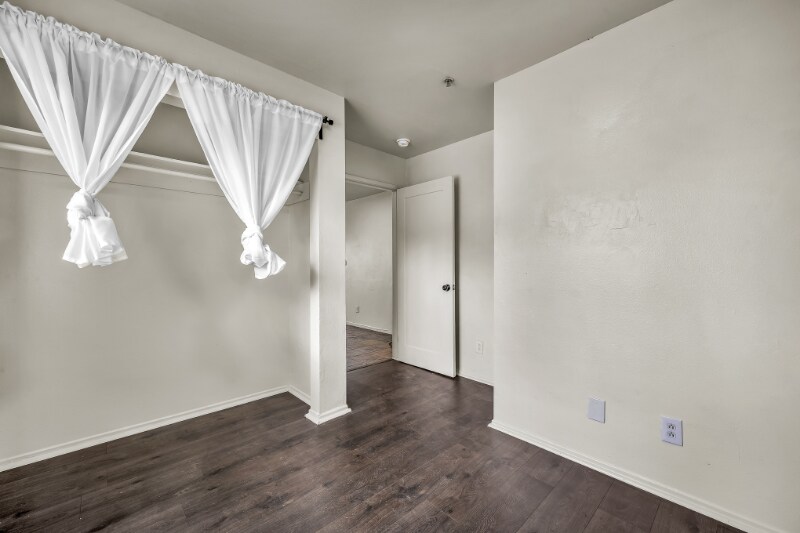 Building Photo - 5243 Huntington Dr