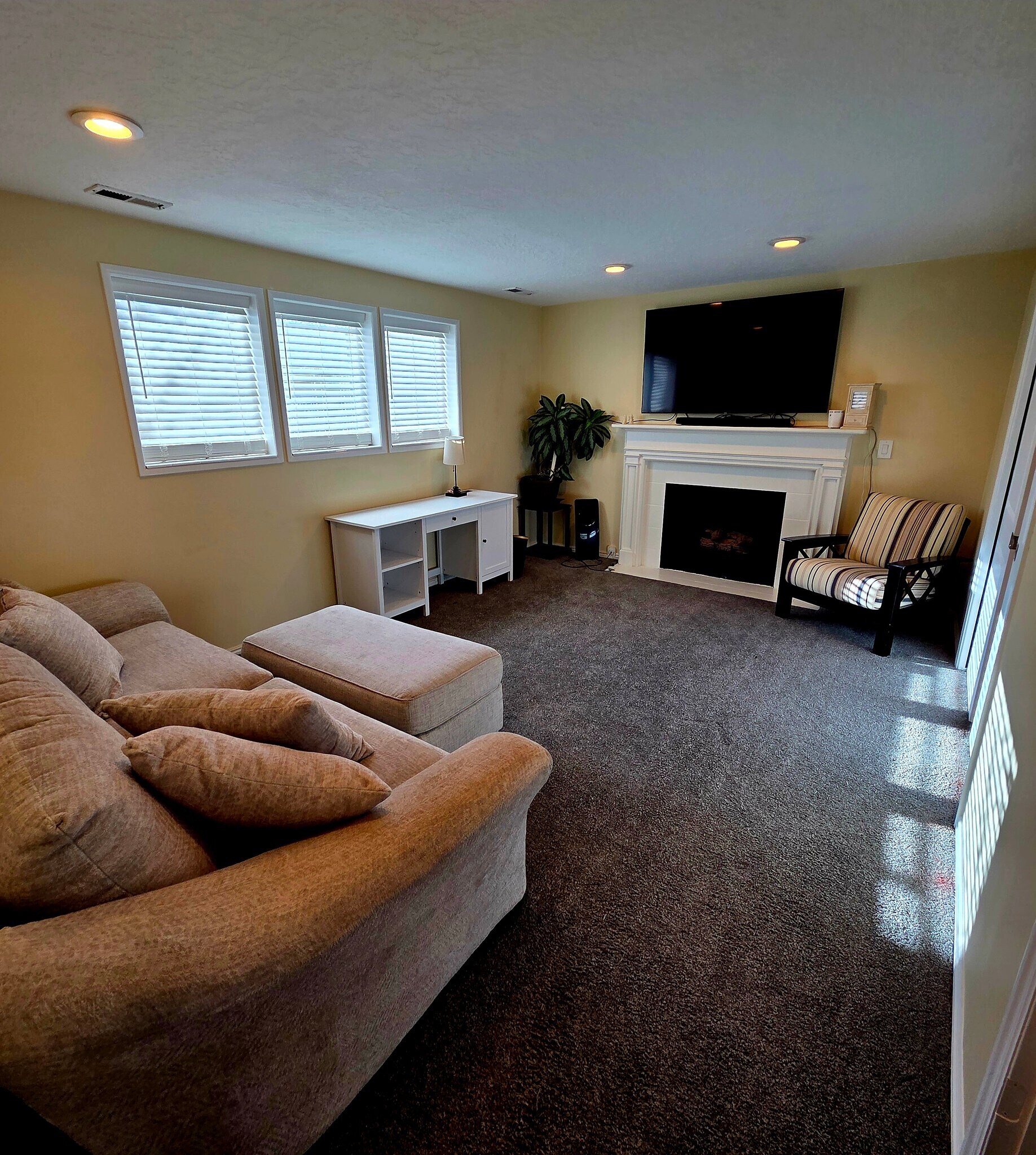Building Photo - 2205 Buttonwood Dr