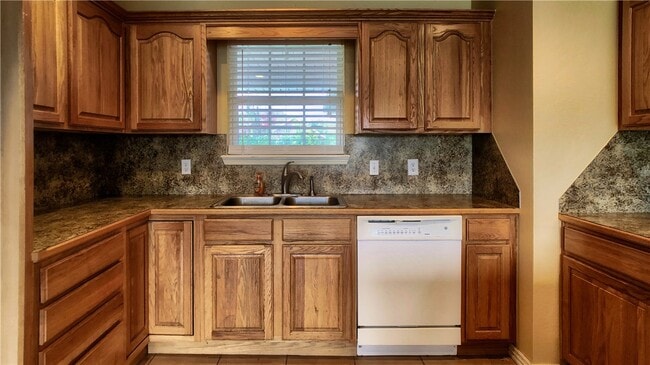 Building Photo - 2375 N Stonecrest Dr