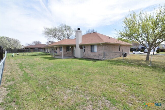 Building Photo - 4201 Bluestem Ln