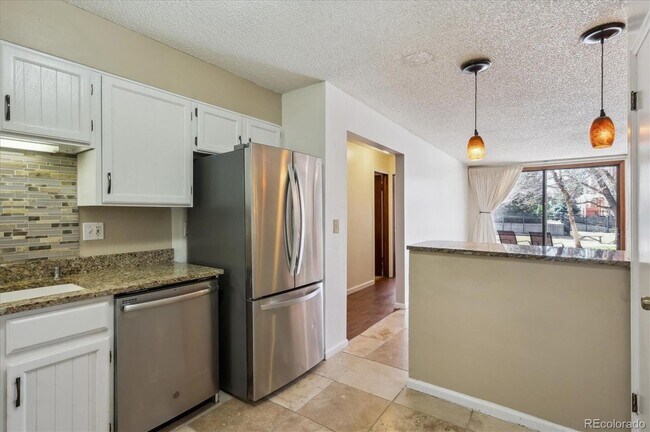 Building Photo - Spacious 2BD, 2BA Condo with Bonus Flex Room