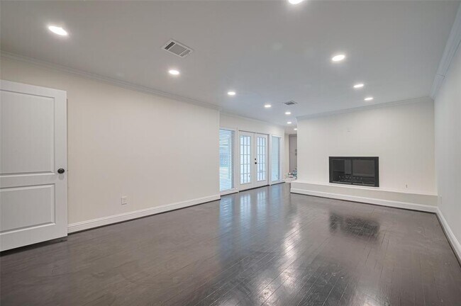 Building Photo - 2402 Chimney Rock Rd