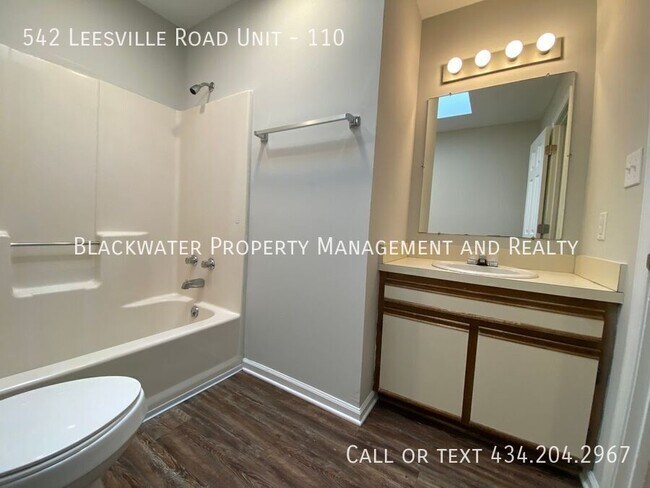 Building Photo - 2 Bedroom Townhome in Heritage Court!