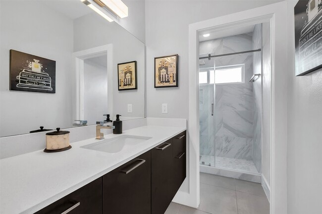 Building Photo - 5021 Nichols St