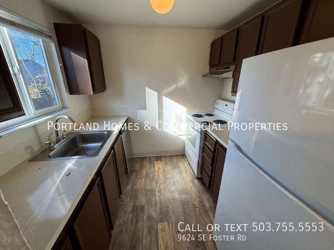 Building Photo - 9624 SE Foster Rd