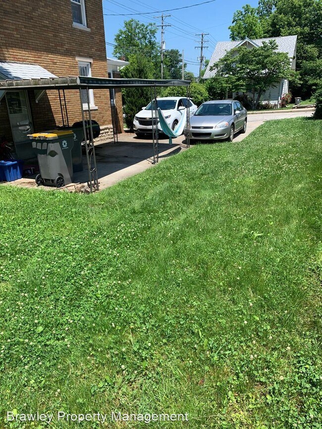 Building Photo - 5 br, 2.5 bath House - 114 E. 1st St