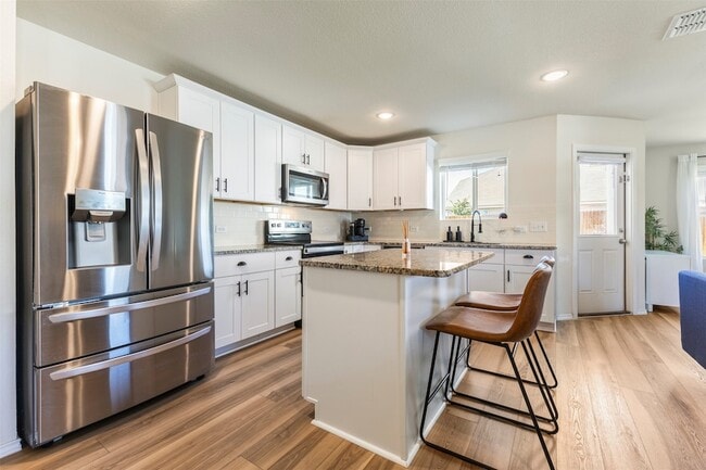 Building Photo - 10112 Falkland Rd