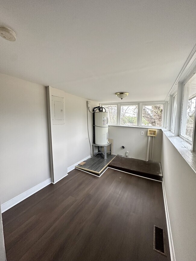 Building Photo - 1249 Waverly St