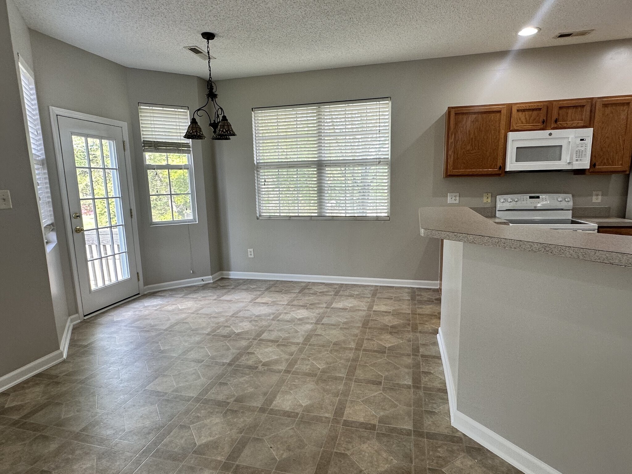 Building Photo - 8017 Hill-N-Dale Dr