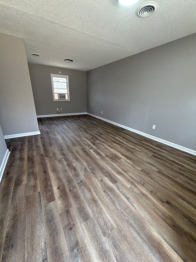 Building Photo - 213 Poplar St