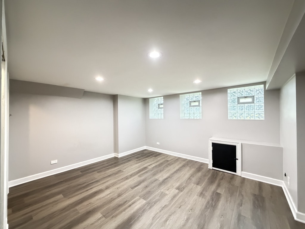 Building Photo - 2617 W Rascher Ave