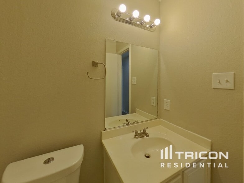 Building Photo - 14124 Cochise Dr