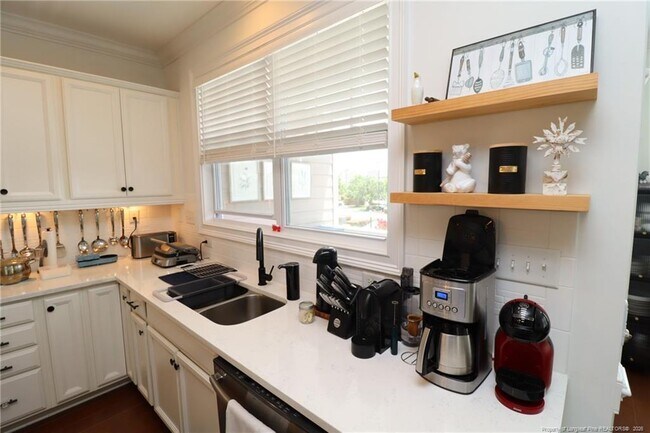 Building Photo - 556 Balsam Fir Dr