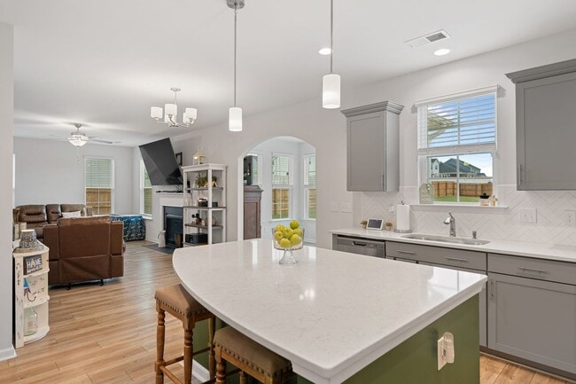 Building Photo - 505 S Oak Crst Dr