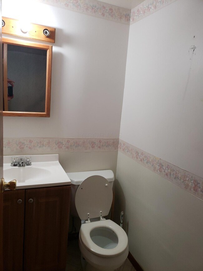 Building Photo - 7900 Barkwood Dr