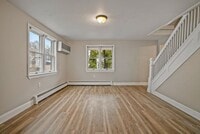 Building Photo - Newly Renovated 4-Bedroom House with Moder...