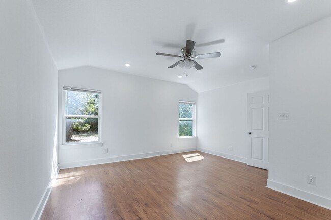 Building Photo - 220 Laclede Ave