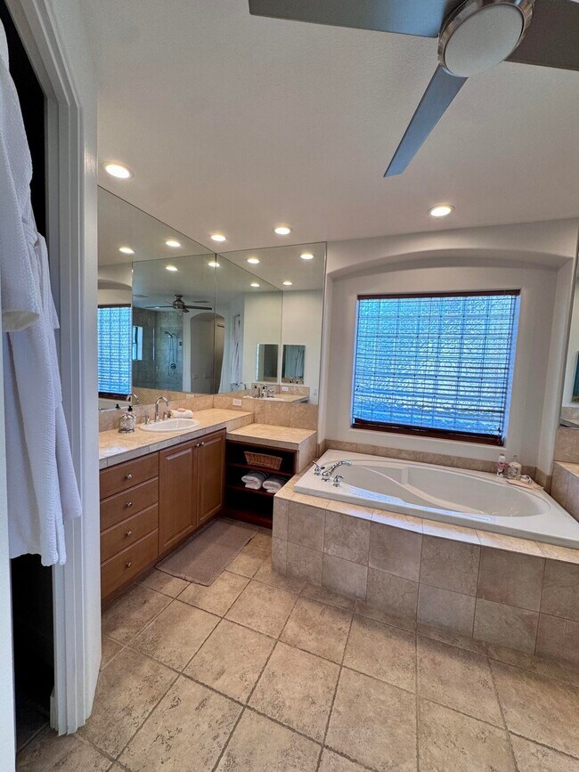 Building Photo - 102 Cll Los Hibiscos