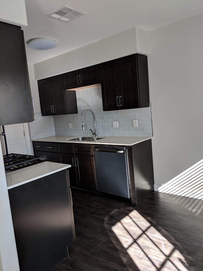 Building Photo - 1903 Townesouth Circle