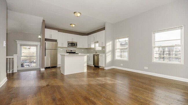 Building Photo - 3743 W Armitage Ave
