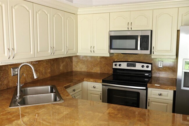 Building Photo - 1100 SW 104th Ct