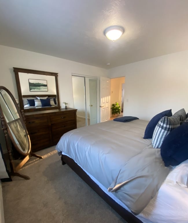 Building Photo - 1100 W Nugget Ave