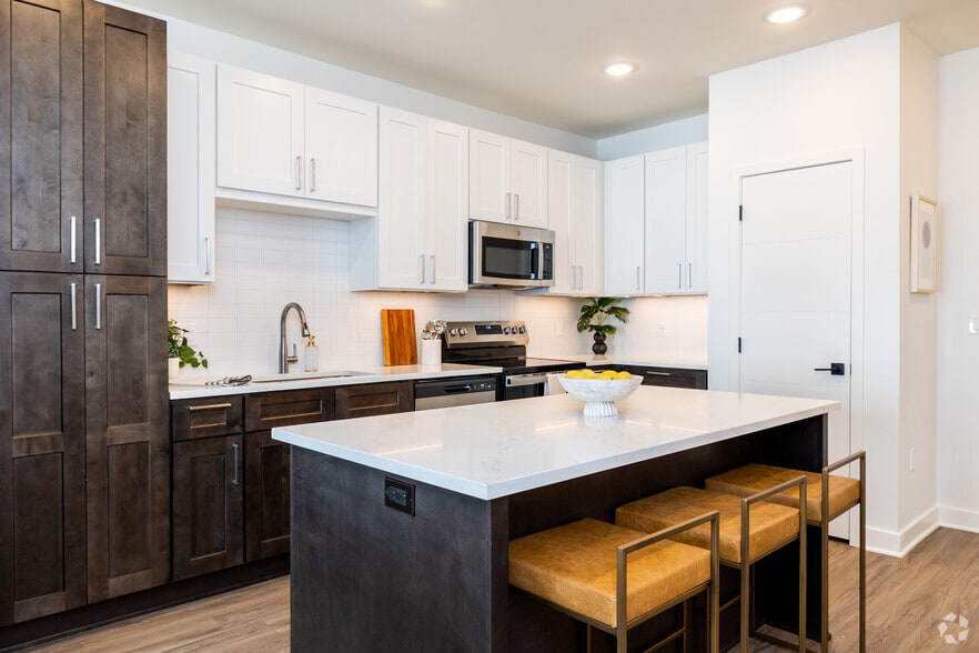 1BR, 1BA - 772SF - Kitchen - The Hudson