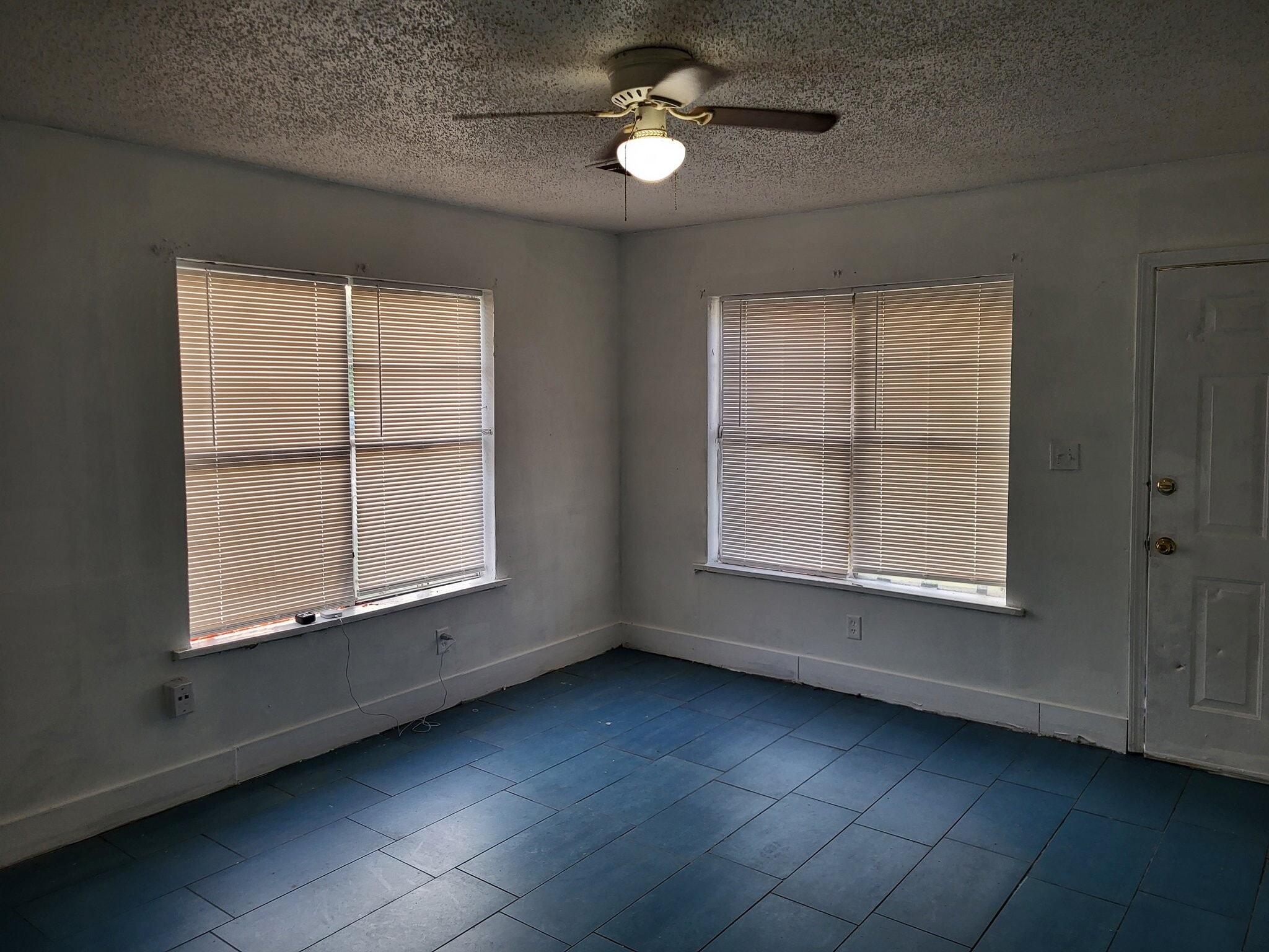 Building Photo - 104 Cottonwood Ave