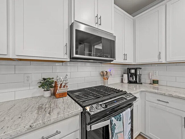 Building Photo - Earn Wealth While Leasing – Like a Homeowner – Lease to Own