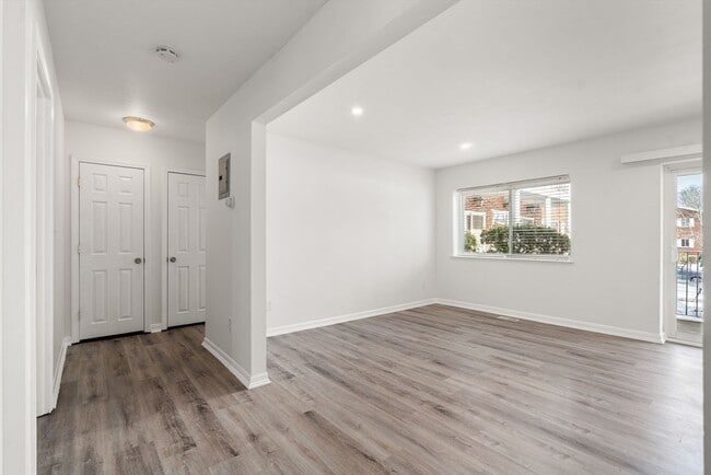 Building Photo - 12 Bayberry Dr