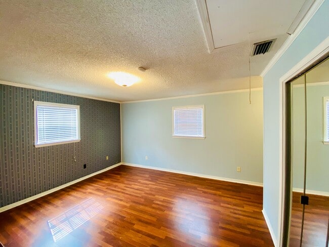 Building Photo - 4663 Rosewood Dr