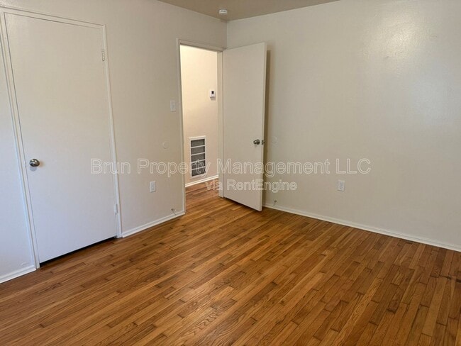 Building Photo - 3817 Woodlake Dr